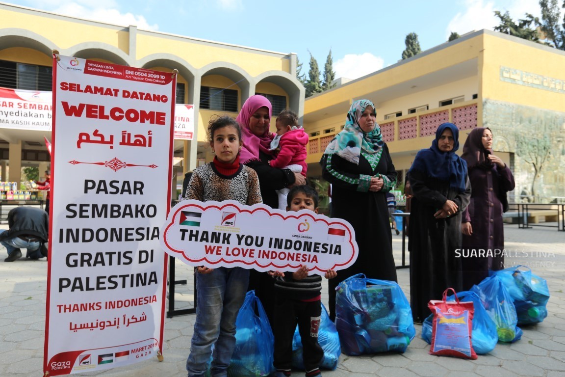 MASYARAKAT INDONESIA BUKA PASAR SEMBAKO INDONESIA GRATIS DI PALESTINA,  Bantuan dari Rakyat Indonesia untuk warga Gaza - Suara Palestina