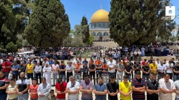 Meski Menghadapi Prosedur Ketat Israel, 50 Ribu Penduduk Palestina Laksanakan Salat Jumat di Al-Aqsa