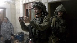 Beginilah Anak-anak Palestina Dibangungkan Tengah Malam untuk Pemeriksaan Keamanan oleh Militer Israel