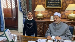 Syekh Ahmad Thayyib Menerima Kedatangan Gadis Cilik Palestina di Kantor Masyikhat Al-Azhar