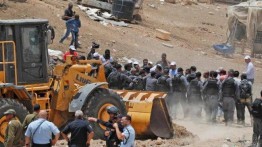 Israel menunda penggusuran desa Khan al-Ahmar