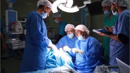 Dokter Bulan Sabit Merah Qatar Lakukan Puluhan Pembedahan Rumit di Jalur Gaza 