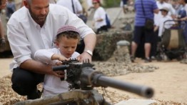 Media Israel: Permintaan lisensi senjata pribadi di Israel meningkat tiga kali lipat