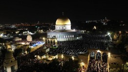 Seperempat Juta Penduduk Palestina Sesaki Al-Aqsha pada Malam ke-27 Ramadan