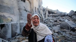Di Gaza, serangan roket Israel merubah kebahagiaan Ummu Hani yang akan melangsungkan pernikahan putrinya menjadi bencana