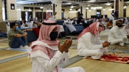Jemaah Terpapar Corona, 8 Masjid di Saudi Ditutup Sementara