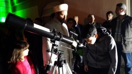 Untuk menarik kaum muda, masjid di Turki pasang teleskop