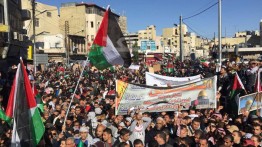  10.000 Warga Palestina Banjiri Kota Ramallah Dalam Aksi Demo Menolak Deal of Century