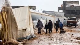 Kamp Pengungsian Diserang, Warga Palestina Berlari Menyelamatkan Diri di Tengah Hujan Lebat