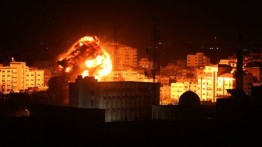 Hujan misil pesawat tempur Israel runtuhkan sebuah gedung pemerintahan di Gaza