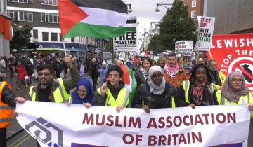 Demonstran pro-Palestina dan pro-Israel berhadapan dalam peringatan Deklarasi Balfour di London 