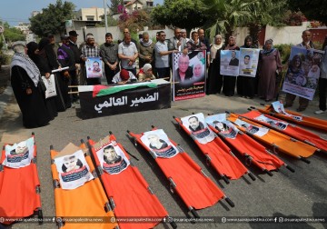Potret aksi “Kami menginginkan anak-anak kami” yang menuntut pembebasan jenazah orang-orang Palestina meninggal dunia, yang tubuhnya ditahan oleh otoritas pendudukan Zionis Israel. Aksi ini diadakan pada Senin pagi ini (23/05/2022), di depan markas besar 