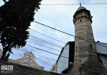 Sejumlah potret Masjid Katib Al-Wilaya dan Gereja St. Porphyrios, yang saling berdekatan di Kota Tua Gaza, yang menjadi simbol hidup berdampingan dan toleransi umat beragama di Jalur Gaza.
