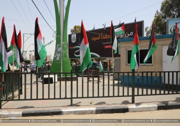 Pemasangan bendera Palestina di sejumlah tempat di Gaza, sebagai aksi tandingan terhadap pawai bendera Israel di Yerusalem.