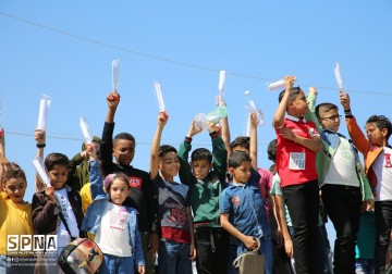 "Berkirim Pesan Bersama Ombak."  Kegiatan solidaritas untuk tahanan Palestina yang berada di Penjara Israel.  Anak-anak yang orang tua mereka berada di tahanan Israel menulis surat rindu dan melepasnya ke laut. Sebagai simbol kerinduan dan keput