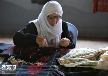 Hajjah Umm Muhammad (72 tahun), yang berasal dari Gaza masih melakukan kerajinan bordir yang sudah ia lakukan sejak berusia 4 tahun. Menurutnya, ia melakukan ini karena dianggap sebagai salah satu kerajinan yang terkait dengan leluhur dan tradisi orang-or