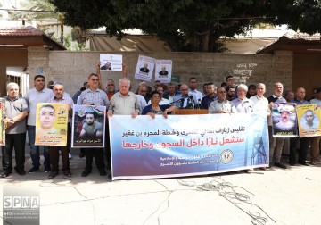 Konferensi di depan Gedung Bulan Sabit Merah terkait nasib para tahanan Palestina di penjara Israel. Berlangsung pasca pernyataan salah satu Menteri Israel yang ingin mencabut hak kunjungan keluarga.