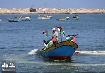Aksi protes "Buka Pelabuhan Gaza" yang diselenggarakan Gerakan Internasional untuk Pencabutan Blokade Jalur Gaza. Di dalam aksi yang berlangsung di Pelabuhan Gaza ini, perahu-perahu nelayan mengibarkan bendera Palestina. Aksi ini dilakukan untuk