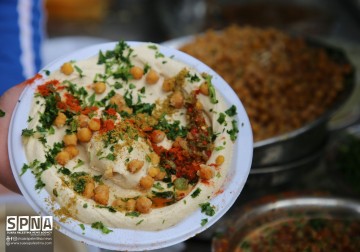 Hummus dan fatah hummus, salah satu hidangan yang banyak diminati penduduk Palestina pada saat bulan suci Ramadan.