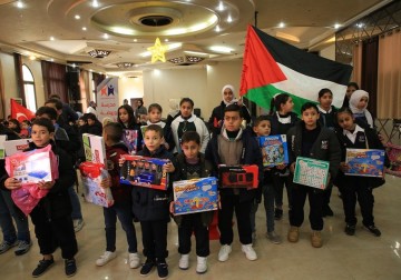 Solidaritas Anak-anak Gaza Palestina bagi Anak-anak korban gempa Turki dan Suriah. Hanya kado dan doa yang dapat kami persembahkan, kalian saudara kami. Yatim Gaza.