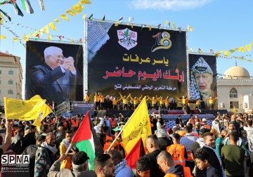Ribuan penduduk Palestina di Kota Gaza memperingati 18 tahun meninggalnya pemimpin dan mantan presiden Palestina, Yasser Arafat (atau kerap disapa Abu Ammar), dalam sebuah festival pusat yang diselenggarakan oleh gerakan Fatah. Acara ini dilaksanakan di A