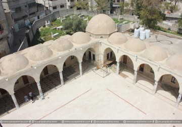 Masjid Al-Sayyid Hashim (yang dinasabkan kepda kakek Nabi Muhammad Saw. Hasyim bin Abdi Manaf). Di dalam masjid ini terdapat sebuah makam. Kakek Nabi Muhammad Saw. dipercaya wafat di Gaza dan dimakamkan di sini dalam perjalanan dagang. Masjid ini merupaka