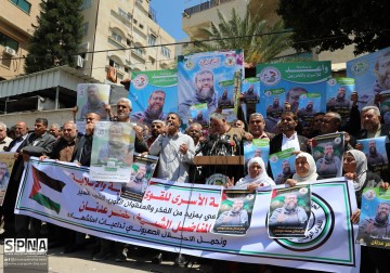 Tenda duka untuk menyambut palayat Khader Adnan yang meninggal di penjara Israel setelah melakukan mogok makan selama 87 hari.