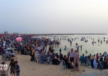 Ribuan warga Gaza berlibur ke pantai yang merupakan satu-satunya tempat wisata di wilayah tersebut